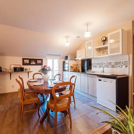 Calmes Avec Piscine, Jardin Et Parking 아파트