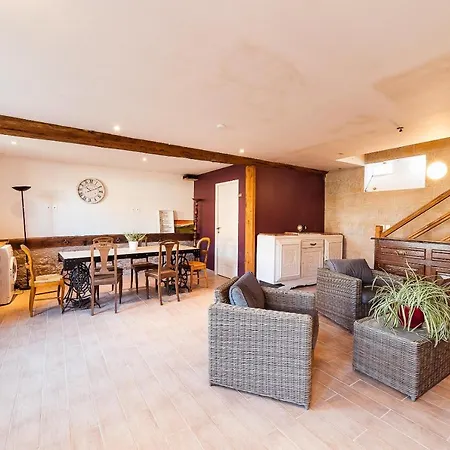 Calmes Avec Piscine, Jardin Et Parking 아파트