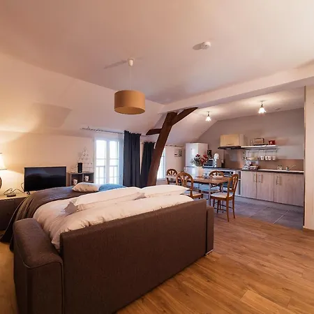 아파트 Calmes Avec Piscine, Jardin Et Parking 부셰레