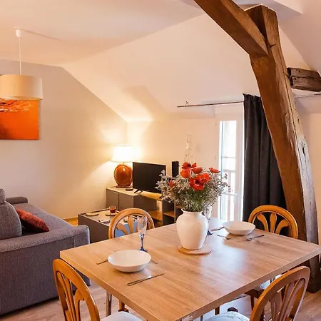 Calmes Avec Piscine, Jardin Et Parking 부셰레