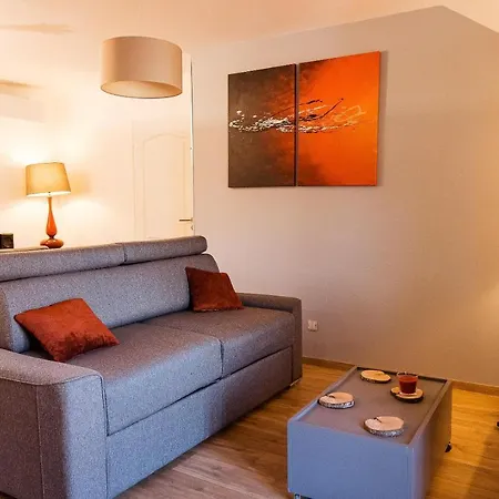 Calmes Avec Piscine, Jardin Et Parking 아파트 *