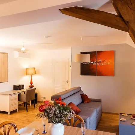 아파트 Calmes Avec Piscine, Jardin Et Parking