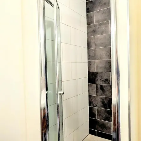 Calmes Avec Piscine, Jardin Et Parking 부셰레